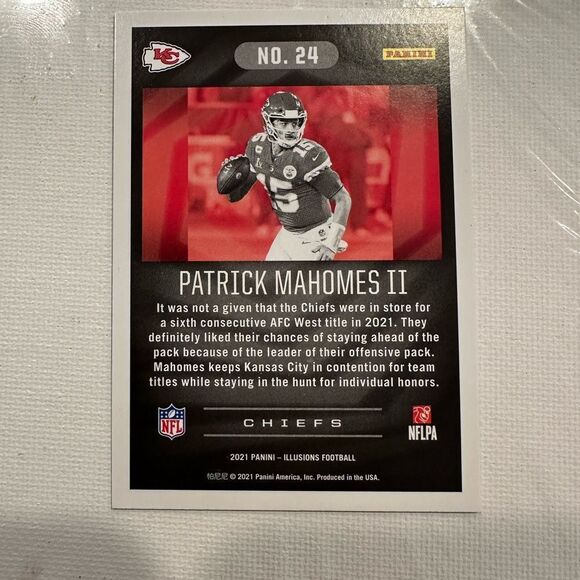 Panini Trading Card - Red and Black Design Patrick mahomes illusions mint - Picture 3 of 3
